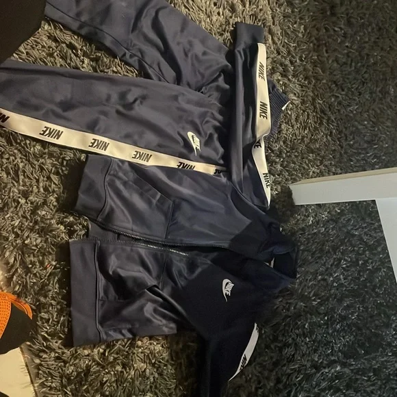 Used - Picture 2 of 3